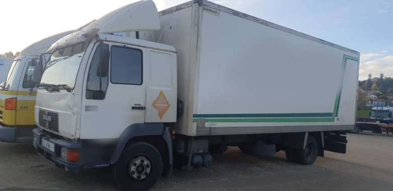 CAMION RIGIDO FURGON PAQUETERO MAN