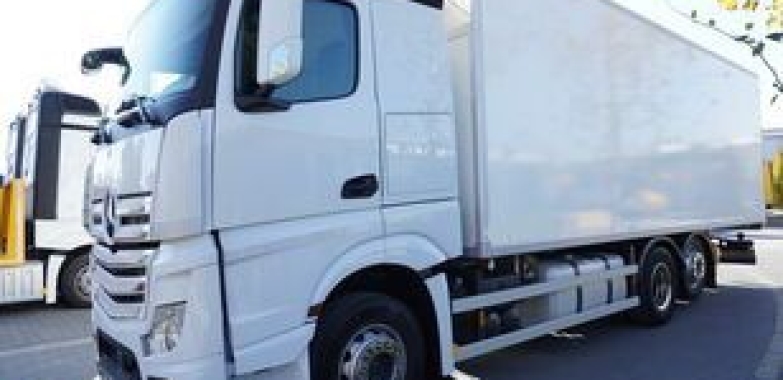 RENTING camión Mercedes frigorífico Atego Diesel