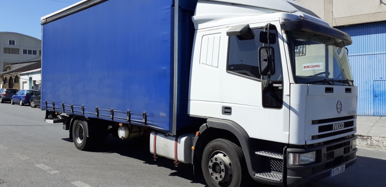 CAMION RIGIDO DOS EJES LONAS CORREDERAS IVECO