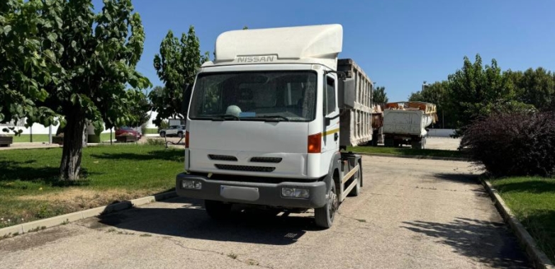 CAMION CON GANCHO NISSAN ATLEON 165 – Ref.240610