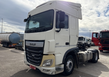 TRACTORA DAF XF460 AÑO 2014 CON GOLPE CABINA