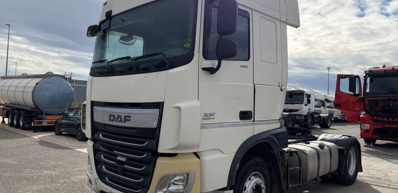TRACTORA DAF XF460 AÑO 2014 CON GOLPE CABINA