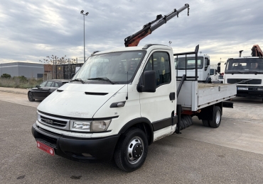 IVECO DAILY CON GRÚA Y CAJA FIJA AÑO 2005 CARNET B