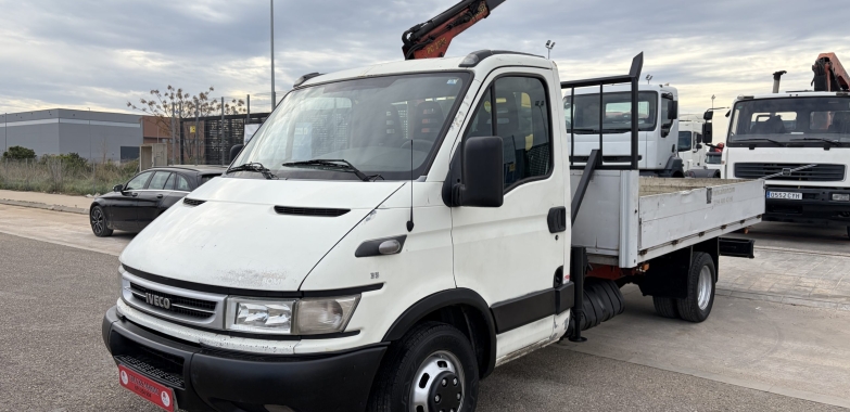 IVECO DAILY CON GRÚA Y CAJA FIJA AÑO 2005 CARNET B