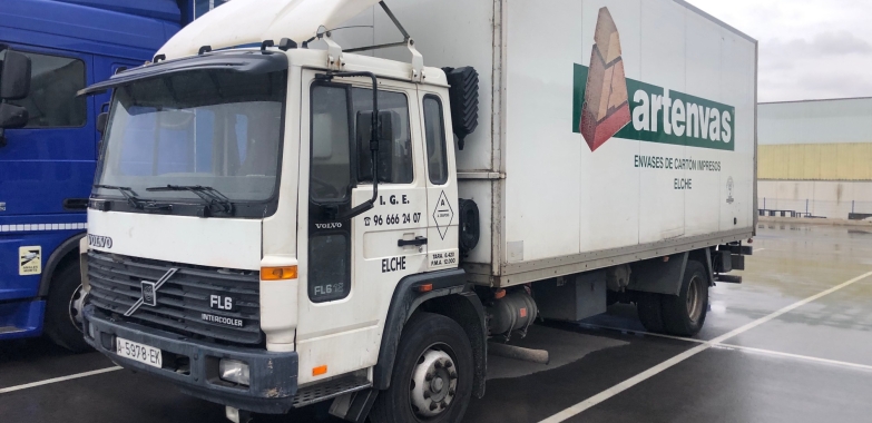 VOLVO FL612   210CV   12 TN   PUERTA ELEVADORA