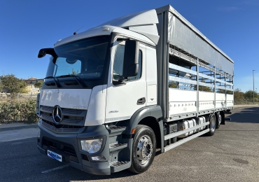 CAMIÓN MERCEDES FRUTERO CON CAJA Y LATERALES ALUMINIO 2015