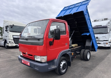 CAMIÓN BASCULANTE NISSAN CABSTAR 3500KG CARNET B SOLO 150.000 KM