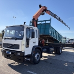 CAMIÓN VOLVO FL220 AÑO 2004 BASCULANTE Y GRUA 6 PROLONGAS