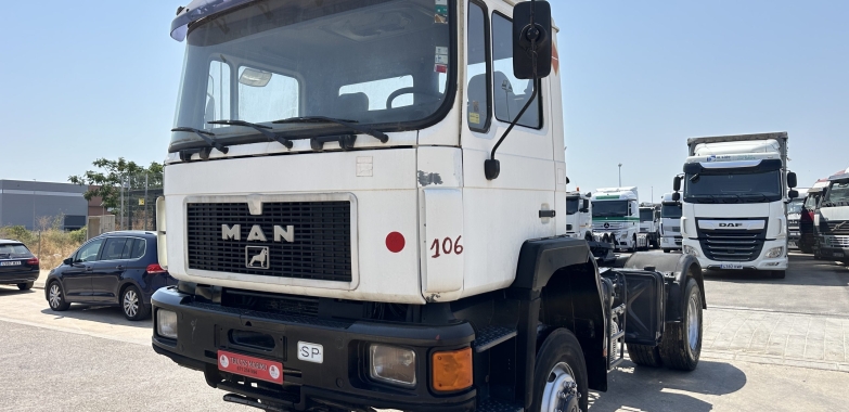 TRACTORA MAN 19.422 TRACCIÓN 4X4 AÑO 1994 CAMBIO MANUAL ZF 16 Y EQUIPO HIDRÁULICO