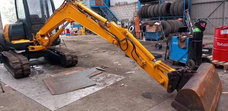 Venta de MINI-RETROEXCAVADORA KOMATSU PC-40-7
