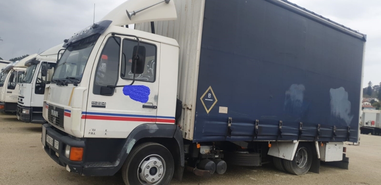 CAMION DOS EJES RIGIDO LONAS CORREDERAS MAN