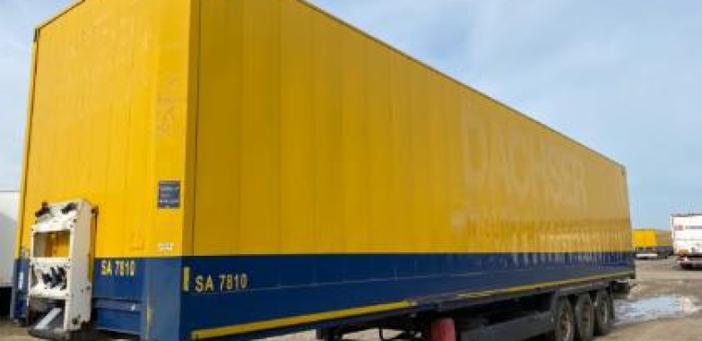 Cajón paquetero, Krone, 2015